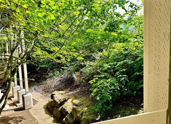 Building Photo - 2Bd/2Ba Kirkland Condo