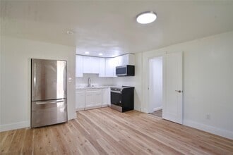 Building Photo - 120 Main St