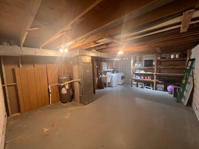 Building Photo - 536 Millshire Dr