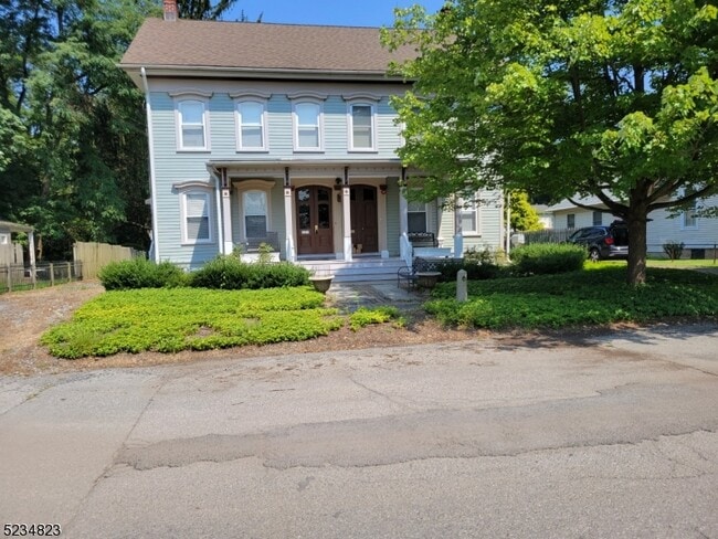 Building Photo - 133 4th St