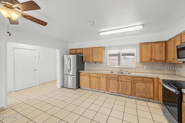 Building Photo - 6944 W Solano Dr N