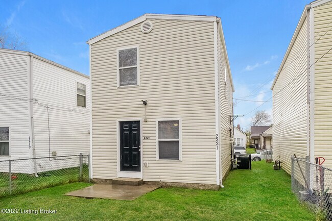Building Photo - 2221 St Louis Ave