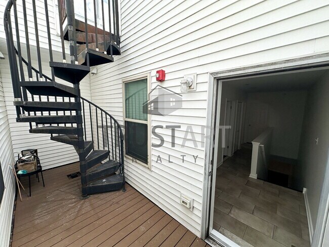 Building Photo - 1816 N Front St