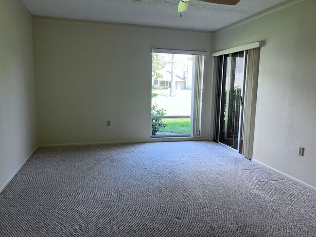 Building Photo - New Listing!