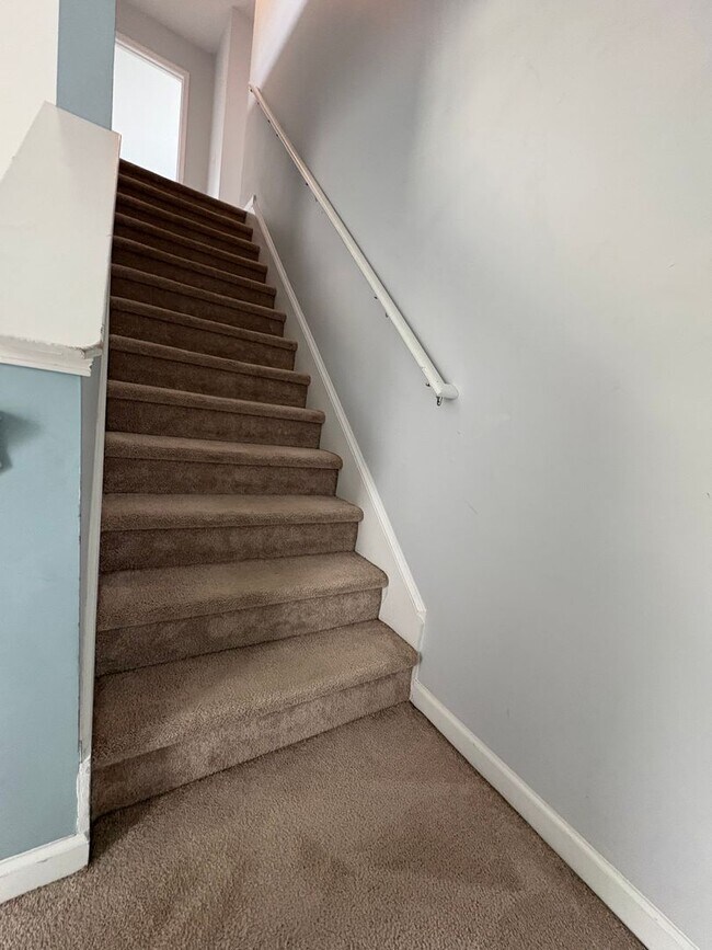 Building Photo - 3bd/2.5ba home with flexible Lease Length