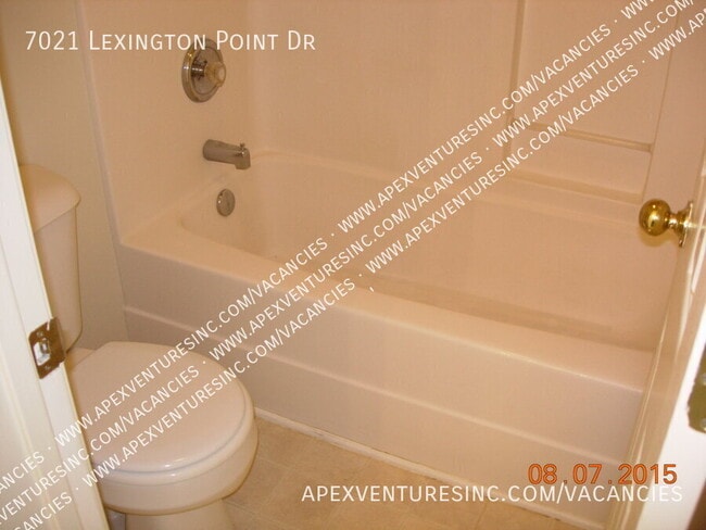 Building Photo - 7021 Lexington Point Dr