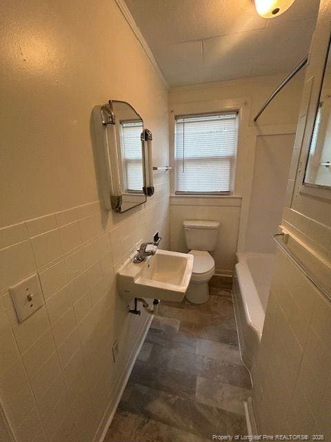 Building Photo - 1007 E 9th St