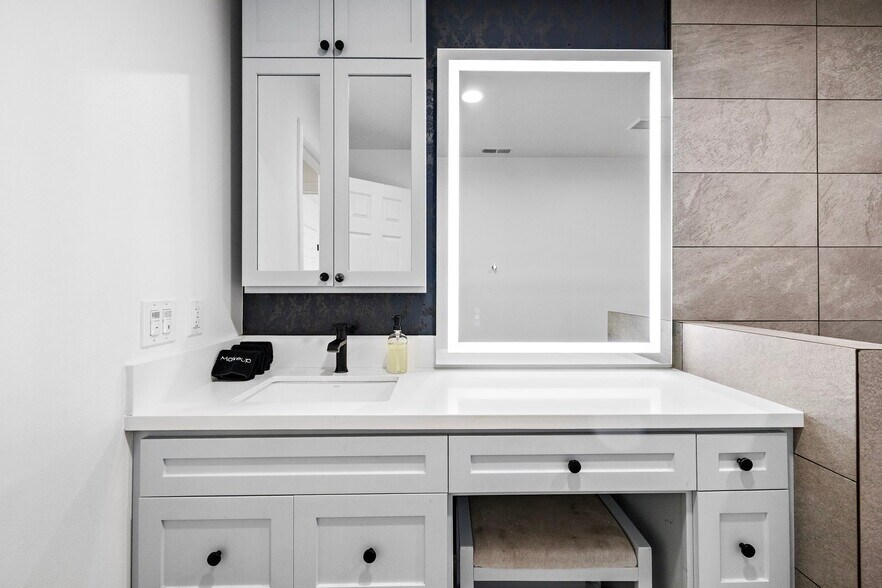 Building Photo - 1581 Baker St