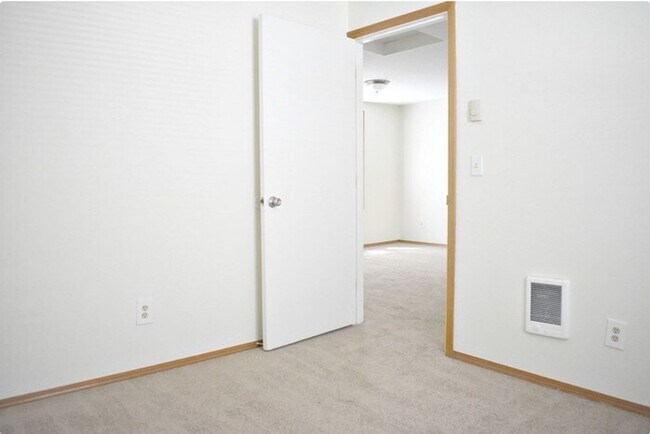 Building Photo - 414 SE 133rd Ave