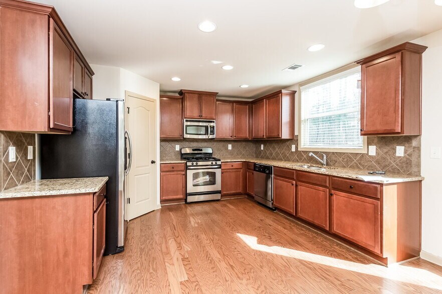 Building Photo - 1971 Bridle Rd