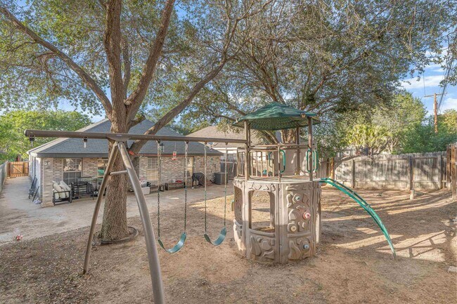 Building Photo - 1629 Sweden Ln