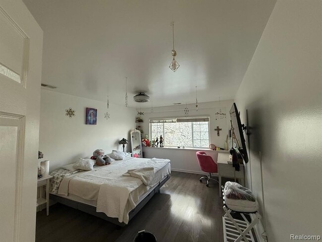 Building Photo - 3635 Reeves Dr