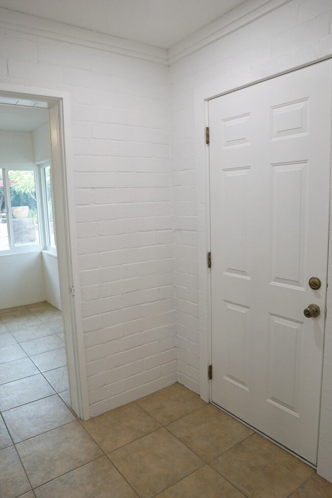 Building Photo - 53424 Avenida Martinez