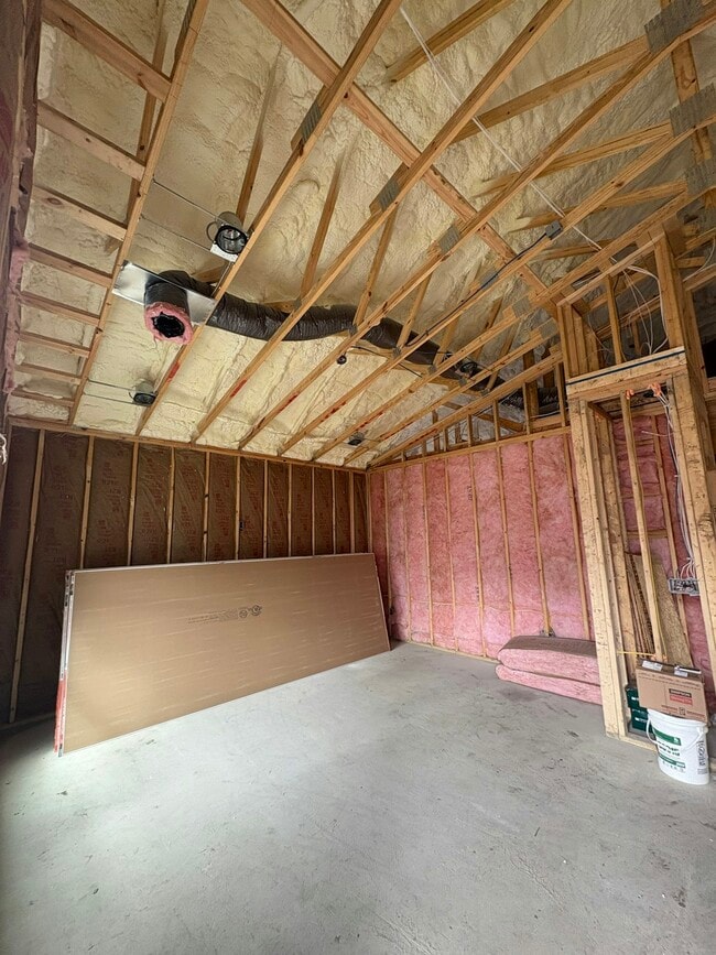 Building Photo - 617 E Locust St