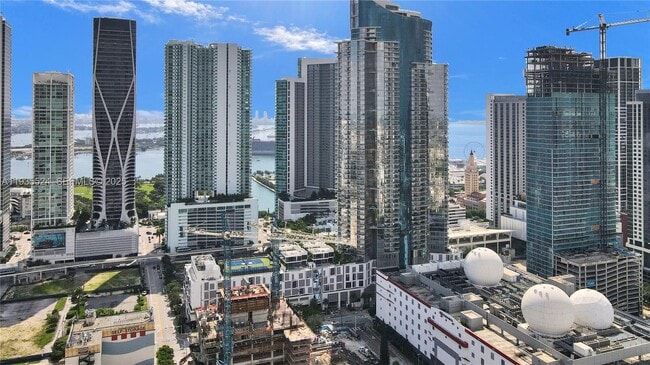 Building Photo - 851 NE 1st Ave