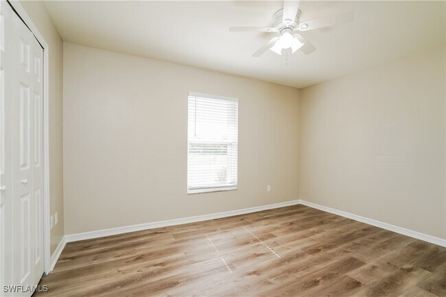 Building Photo - 820 SW 11th Ct
