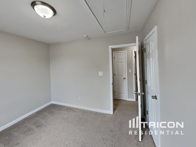 Building Photo - 1521 Clover Ridge Ct