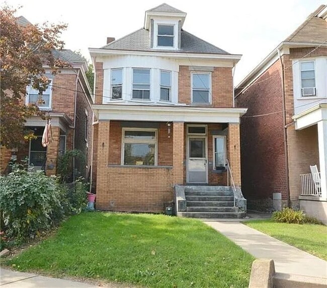 Primary Photo - Pet Friendly Large 3 bedroom