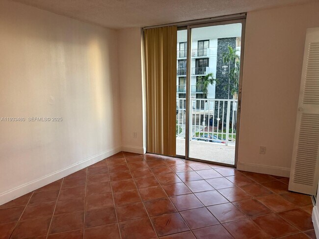 Building Photo - 1801 S Treasure Dr