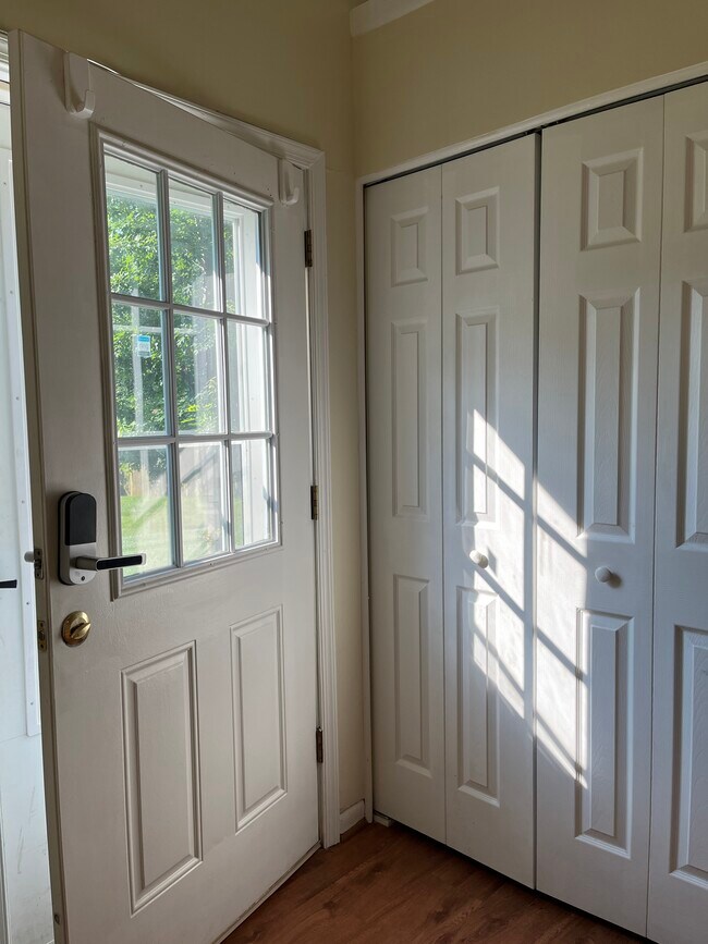 Building Photo - 2 Wimbledon Ln