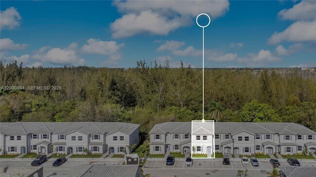 Building Photo - 250 10th Ct