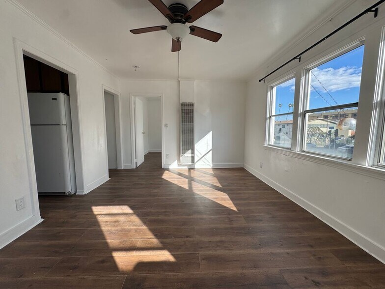 Building Photo - 7009 Fountain Ave