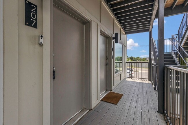 Building Photo - Simple living?  We got you.  $1150/mo wate...