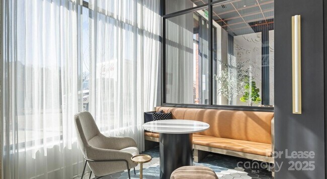 Building Photo - 1711 Commonwealth Ave