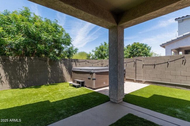 Building Photo - 905 S Canal Dr