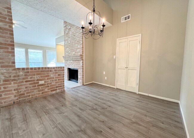 Building Photo - 2011 Echo Ridge