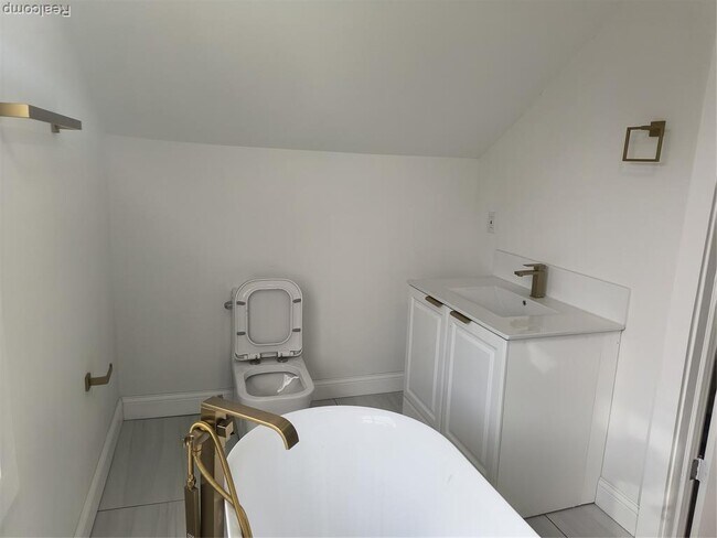 Building Photo - 19650 Buffalo St