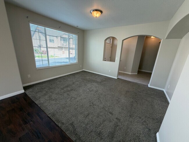 Building Photo - 977 Chelsea Ln