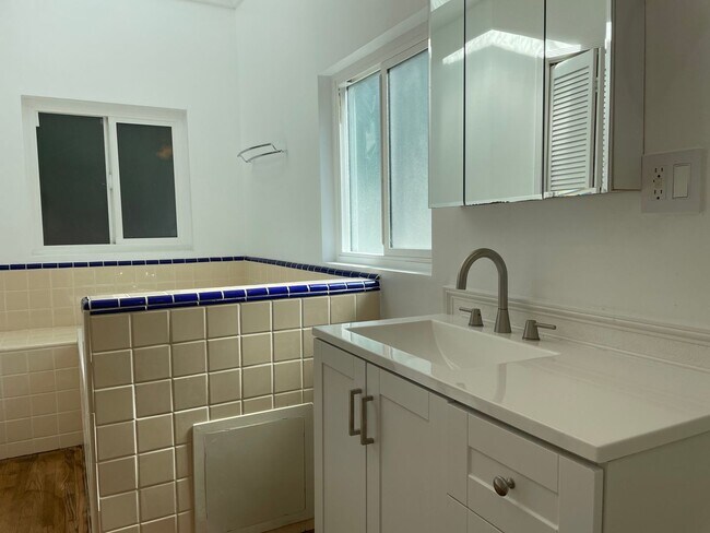 Building Photo - Private Single Family Home in Central Quie...