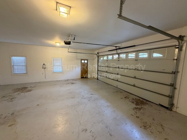 Building Photo - 3440 Alexander Cir