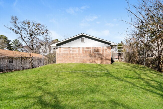 Building Photo - 4429 43rd Ave N