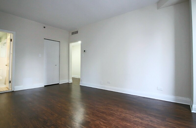 Building Photo - 217 E Chestnut St