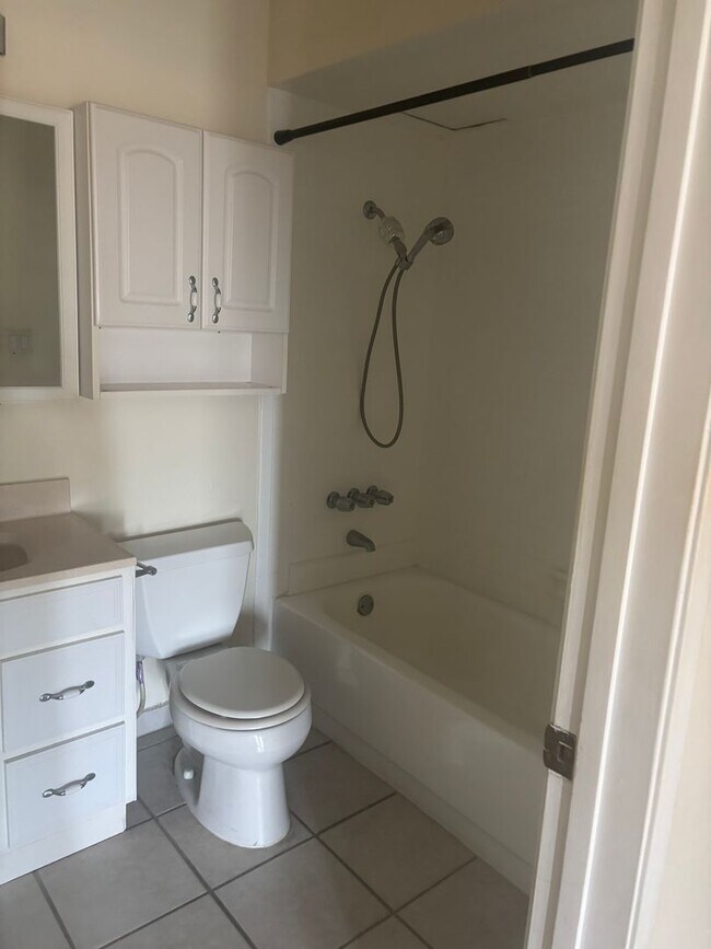 Building Photo - North PB 2 Bedroom 2 Bath Condo in Del Rey Complex For Lease