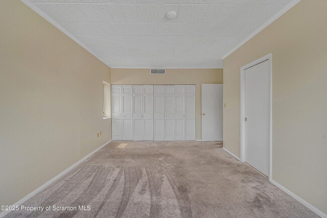 Building Photo - 550 Clay Ave