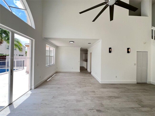 Building Photo - 725 NW 156th Ave