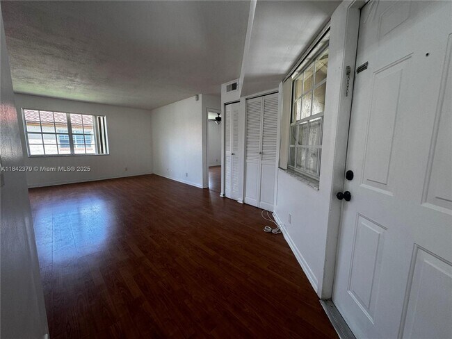 Building Photo - 334 SW 86th Ave