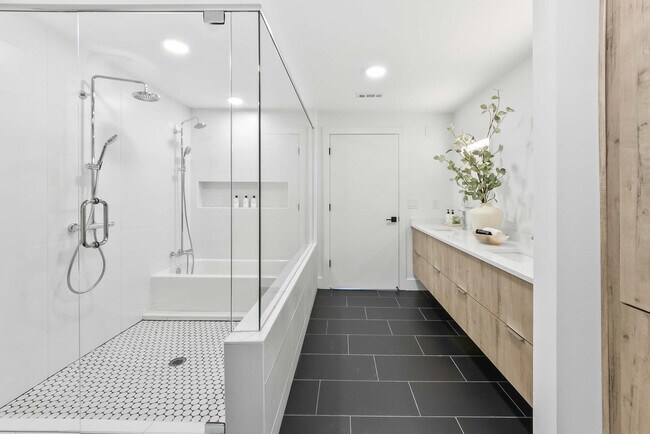 Building Photo - 346 Peters St SW