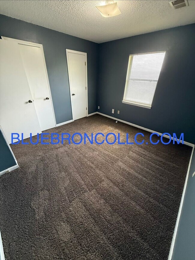Building Photo - Cute 2 bedroom 1 bathroom home with a 1 car garage