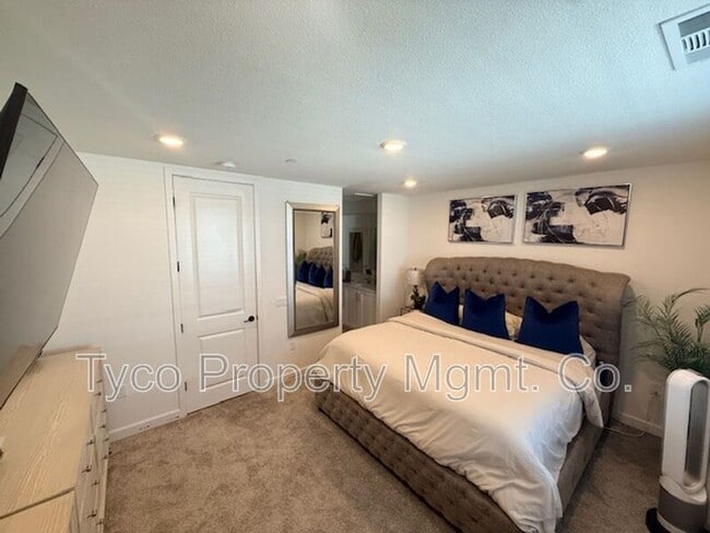 Building Photo - 2052 Vela Ln