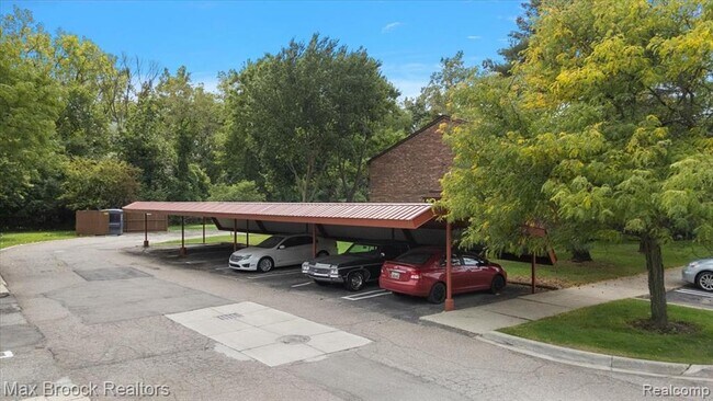 Building Photo - 23673 Village-House Dr S
