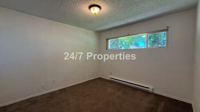 Building Photo - 2024-910MF