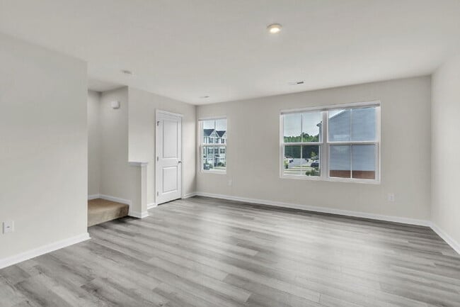 Building Photo - Modern 3BR Townhome with Bonus Room Near F...