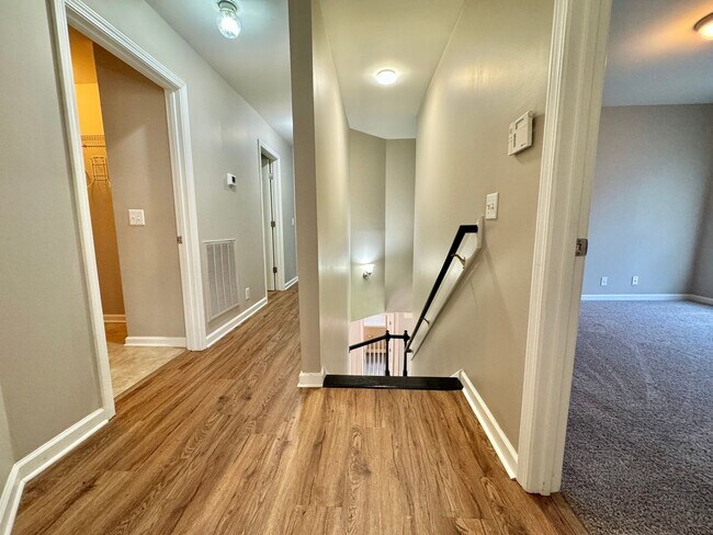 Building Photo - 3 Bed, 2 Offices, 2.5 Bath w/ 2 Car Garage in McKays Mill