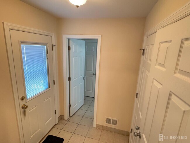 Building Photo - 150 George St