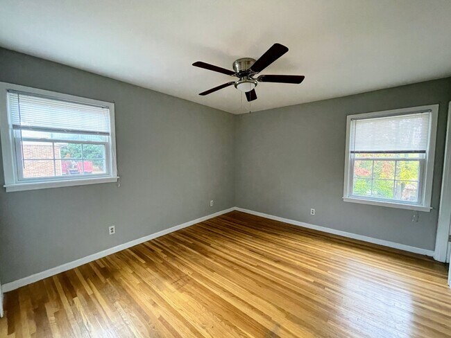 Building Photo - 2804 Broadview Dr NW