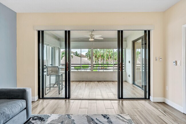 Building Photo - 827 Oak Harbour Dr